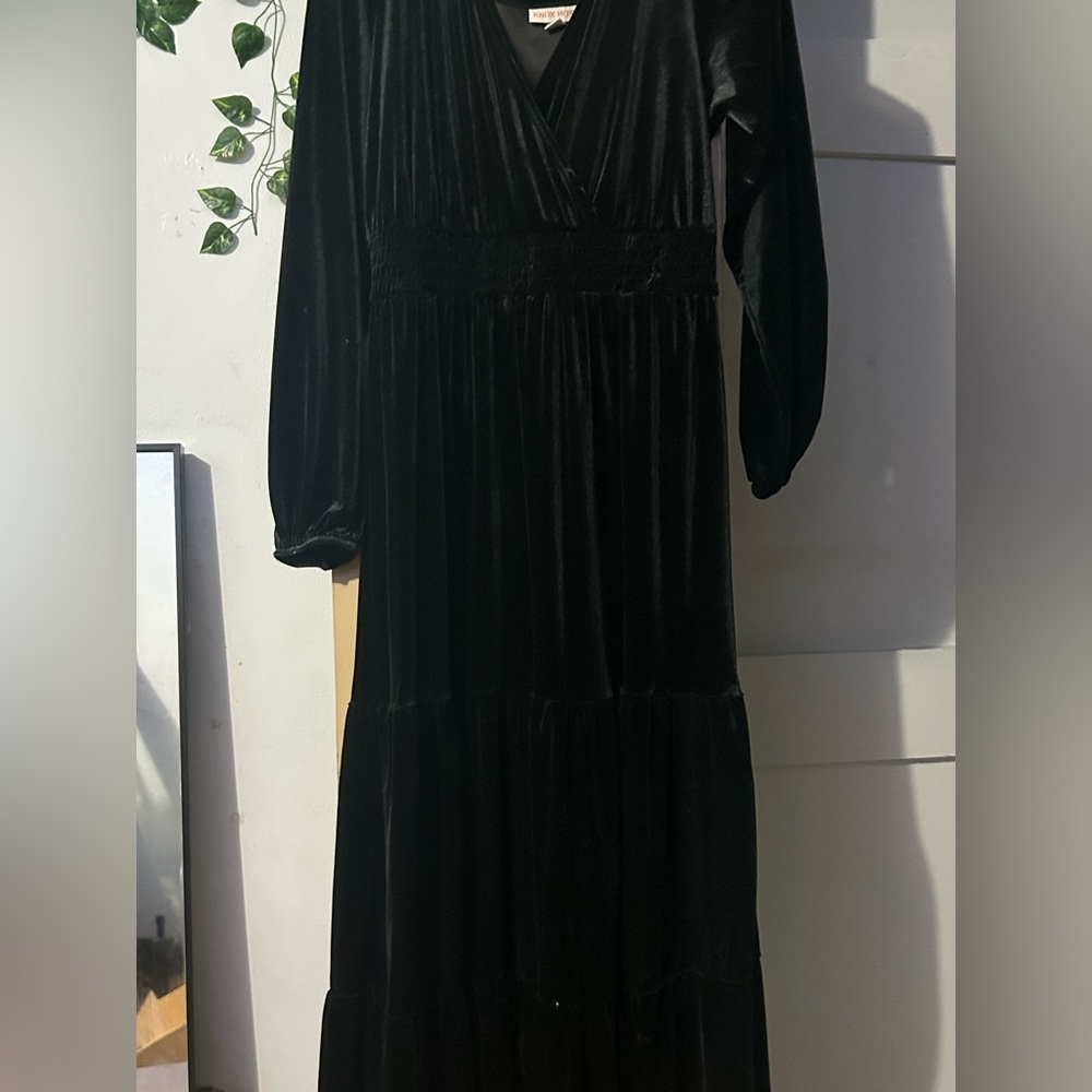 Black v- neck maxi dress.